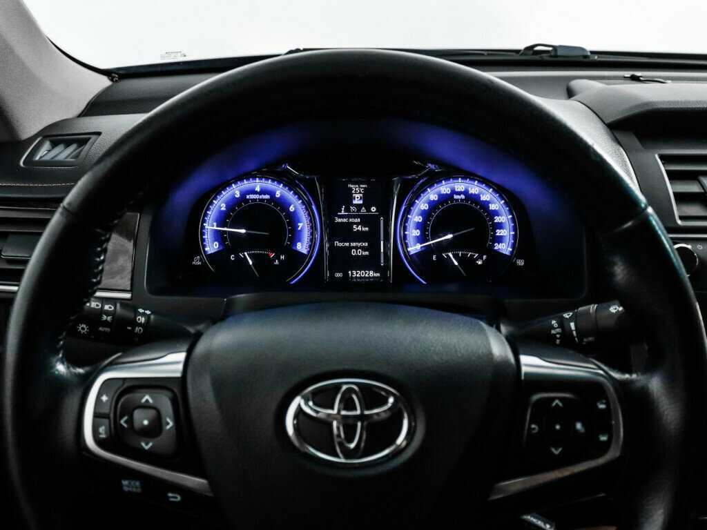 Toyota Camry с пробегом — 2016 год. Фото: #17