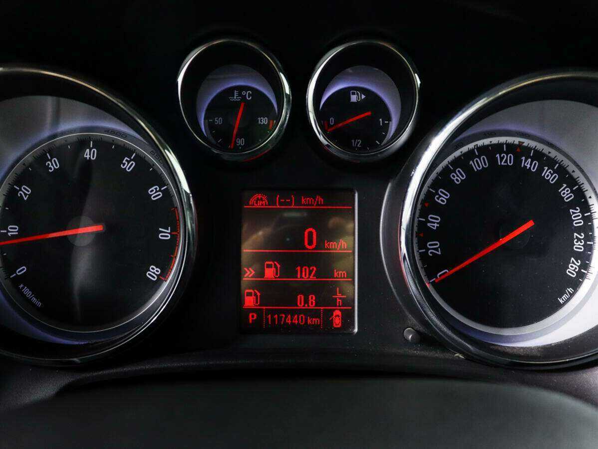 Opel Astra с пробегом — 2012 год. Фото: #7