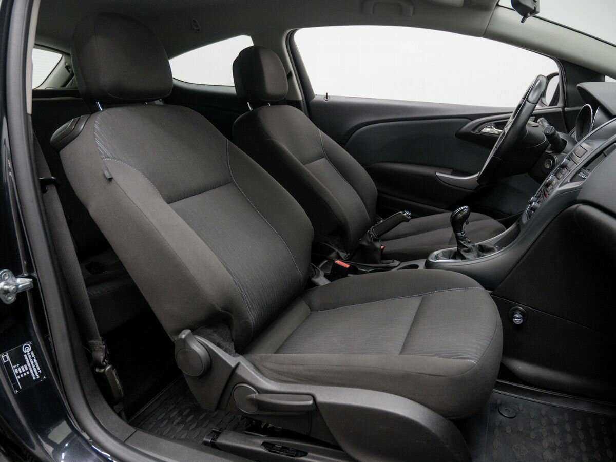 Opel Astra с пробегом — 2013 год. Фото: #6