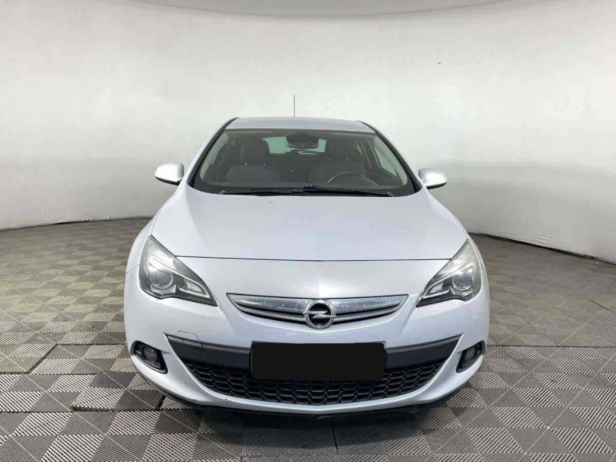 Opel Astra с пробегом — 2013 год. Фото: #1