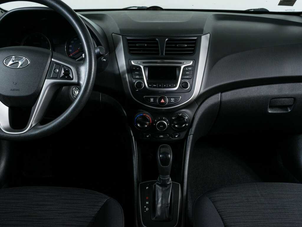Hyundai Solaris с пробегом — 2014 год. Фото: #7