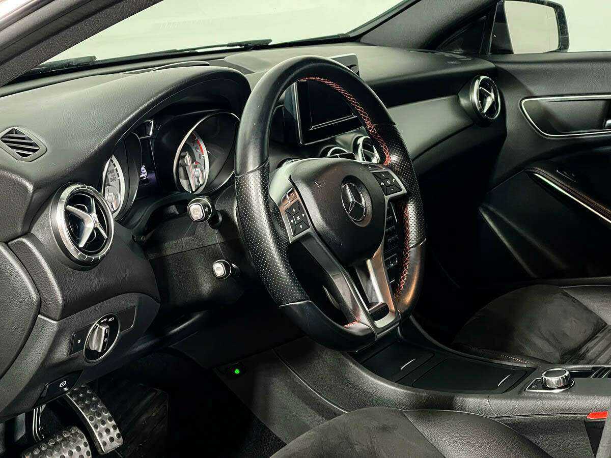 Mercedes-Benz CLA с пробегом — 2013 год. Фото: #10