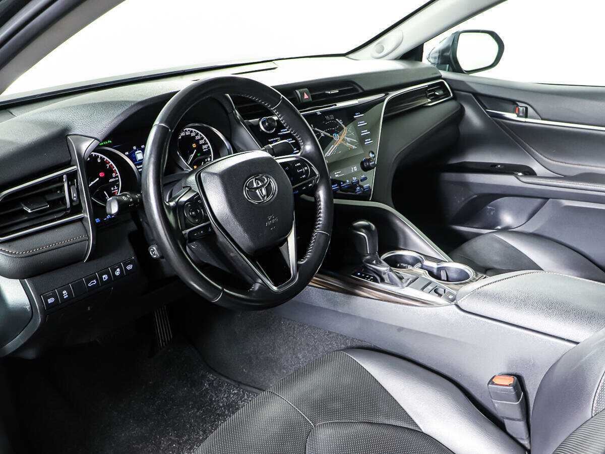 Toyota Camry с пробегом — 2018 год. Фото: #14