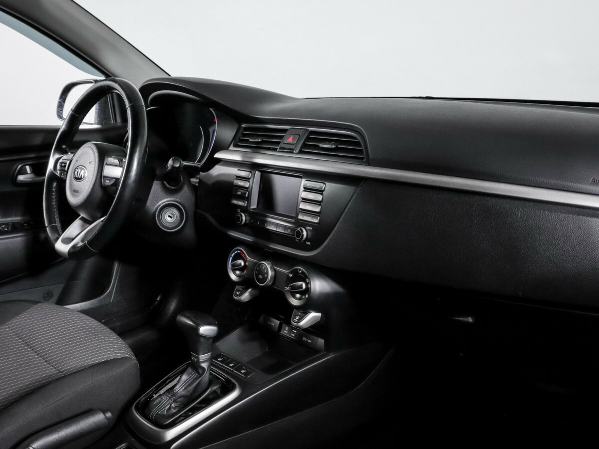 Kia Rio с пробегом — 2017 год. Фото: #6