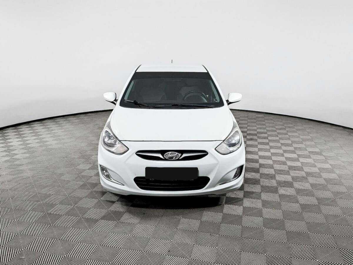 Hyundai Solaris с пробегом — 2013 год. Фото: #1