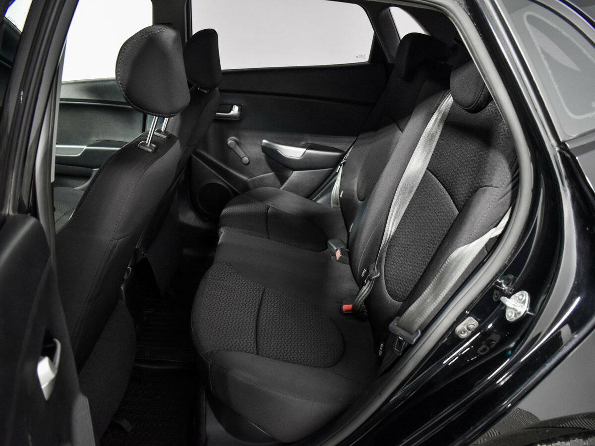 Kia Rio с пробегом — 2016 год. Фото: #10