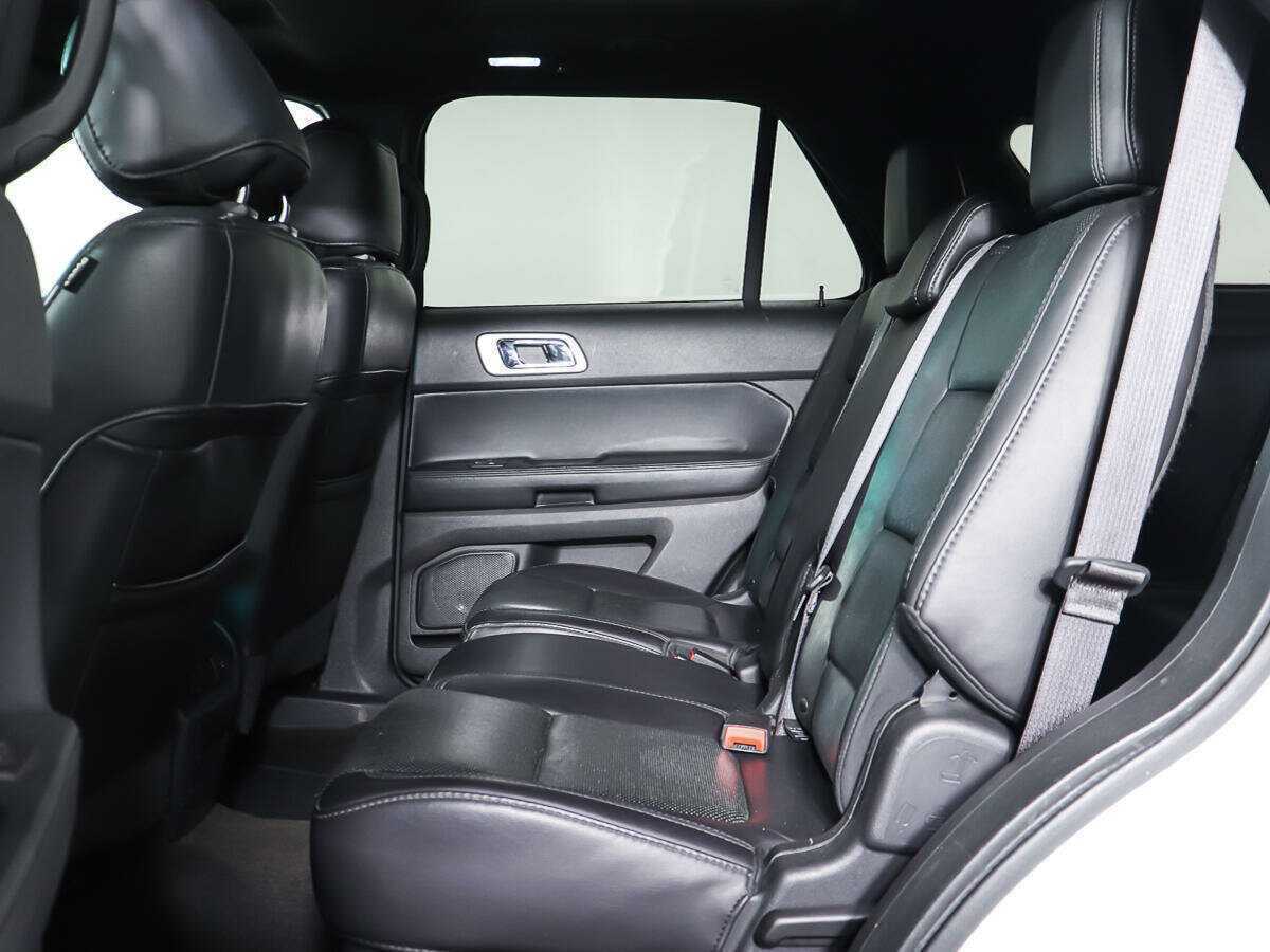 Ford Explorer с пробегом — 2013 год. Фото: #9