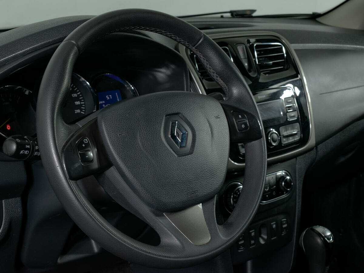 Renault Sandero с пробегом — 2017 год. Фото: #13