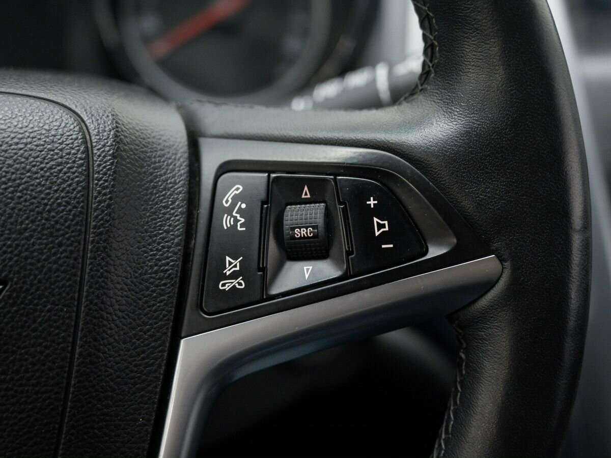 Opel Astra с пробегом — 2013 год. Фото: #16