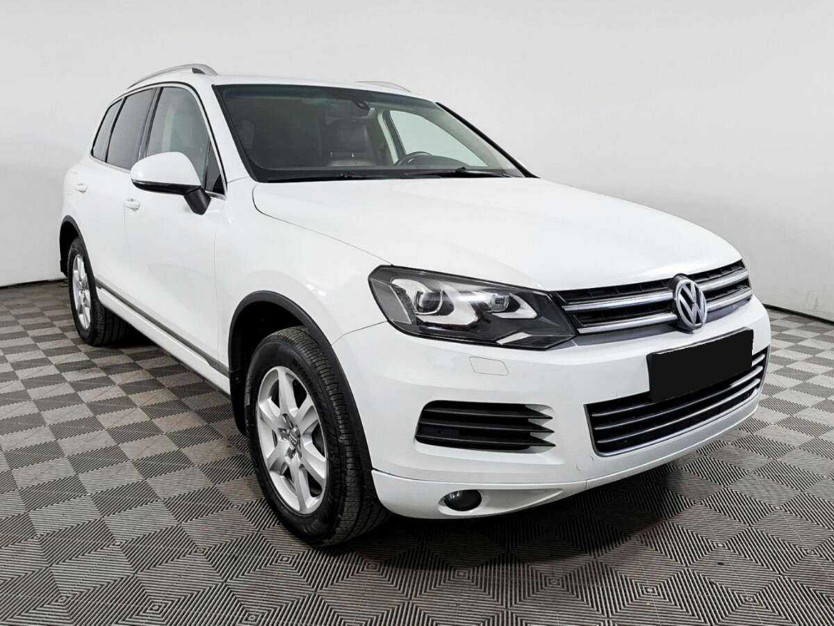 Volkswagen Touareg с пробегом — 2012 год. Фото: #2