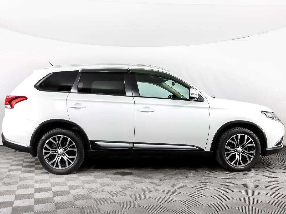 Mitsubishi Outlander с пробегом — 2016 год. Фото: #3