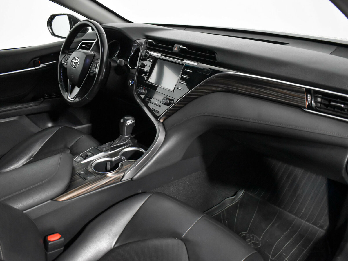 Toyota Camry с пробегом — 2018 год. Фото: #11