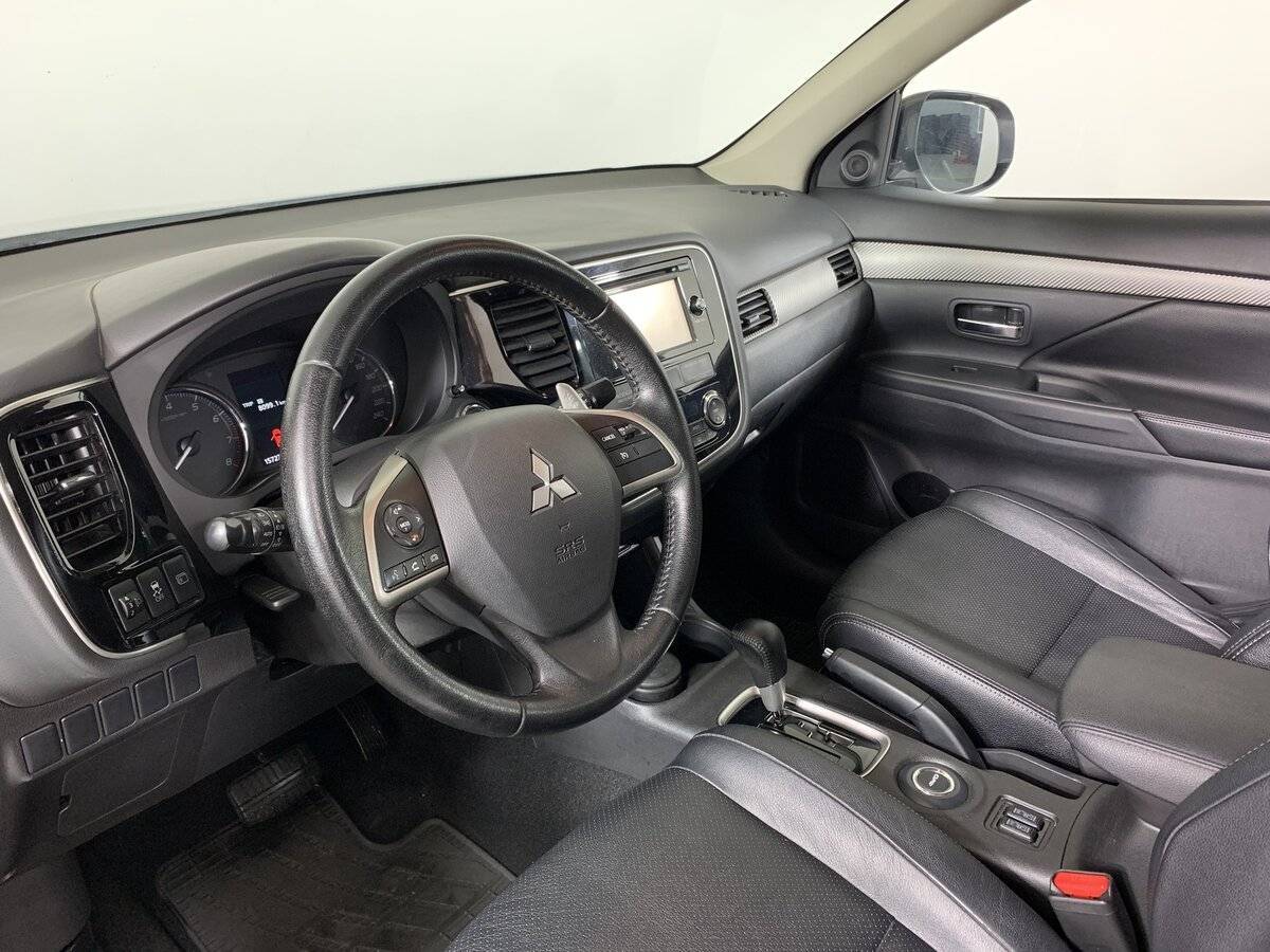 Mitsubishi Outlander с пробегом — 2013 год. Фото: #10