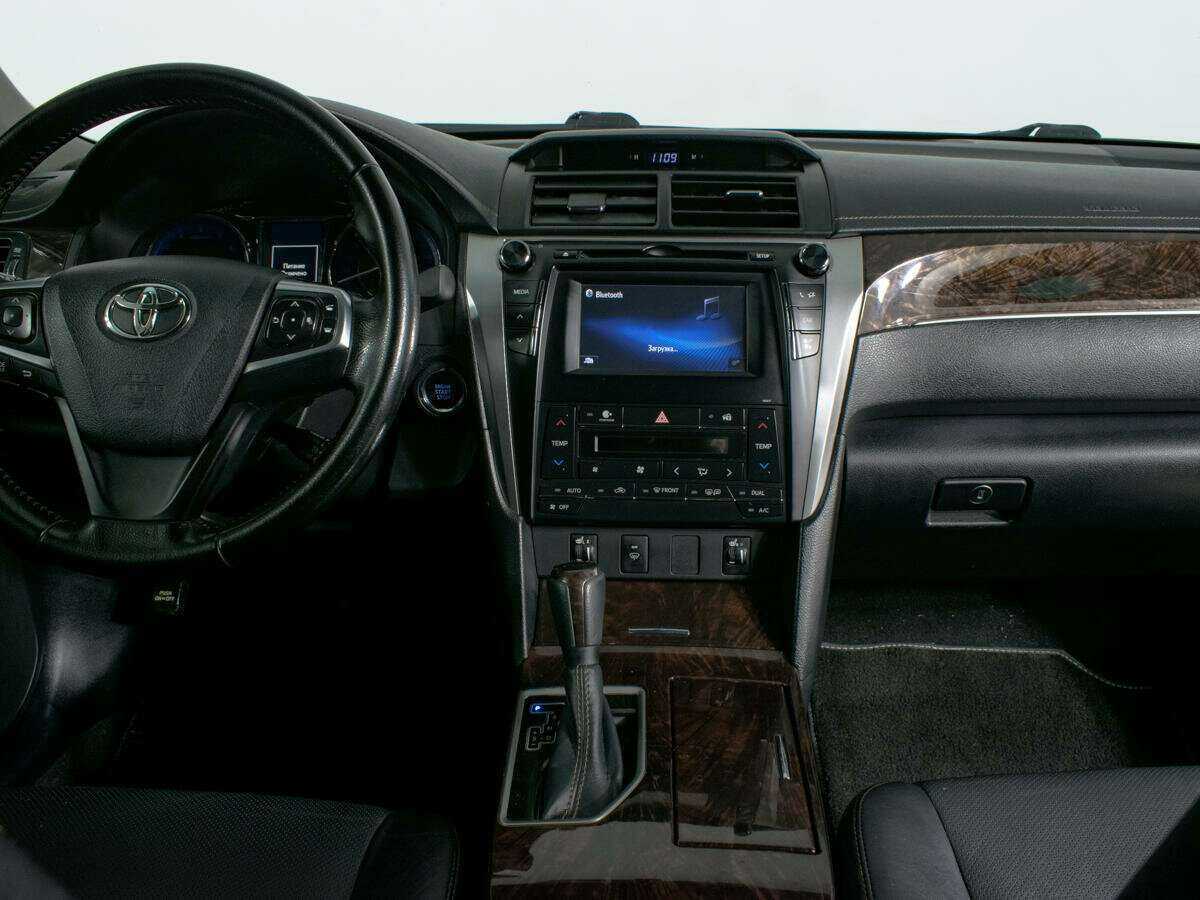 Toyota Camry с пробегом — 2017 год. Фото: #9