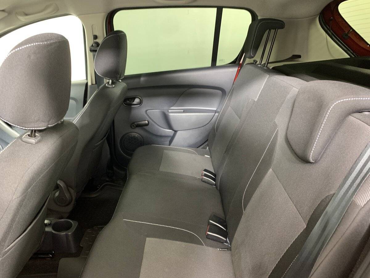 Renault Sandero с пробегом — 2021 год. Фото: #17