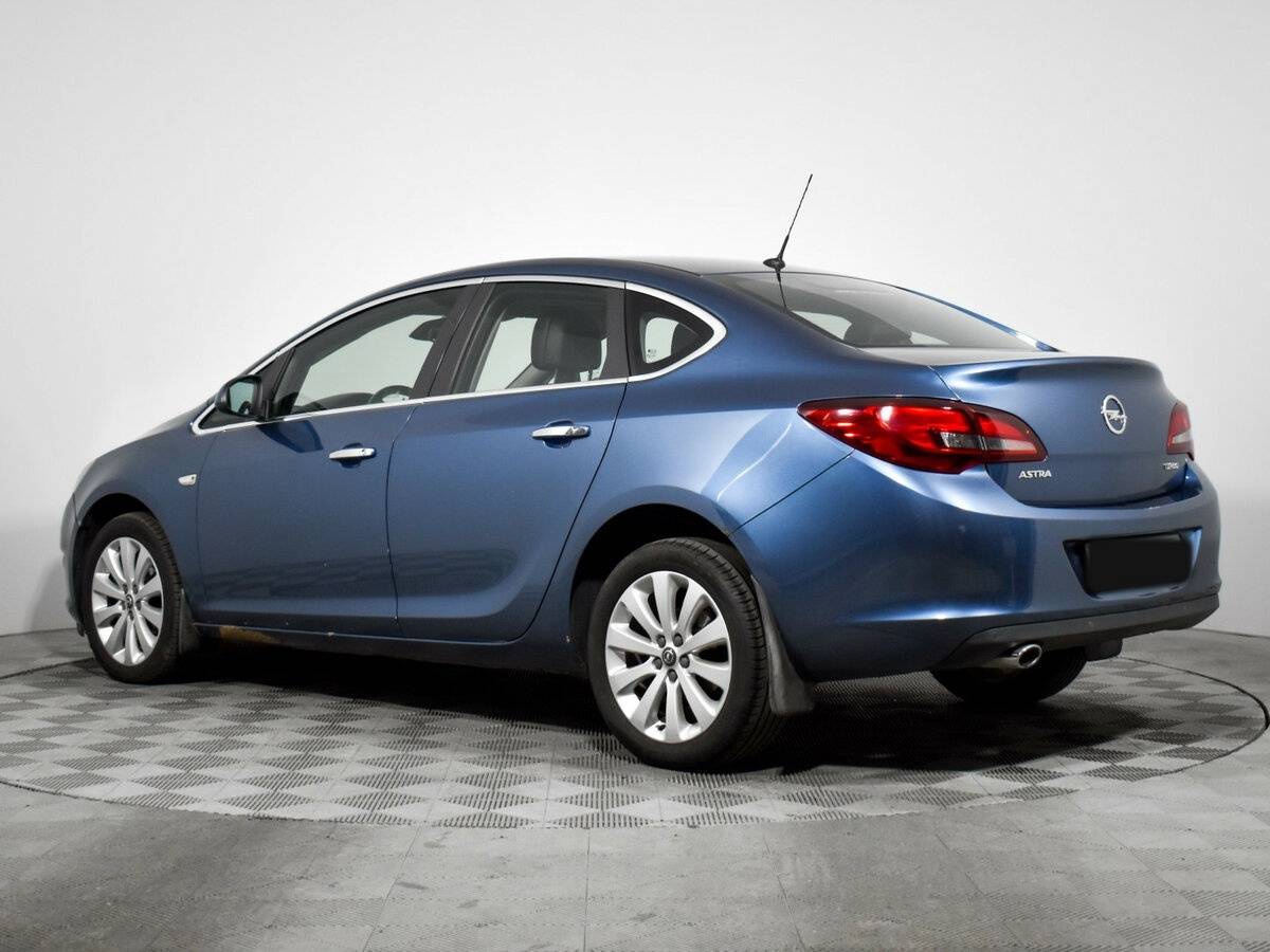 Opel Astra с пробегом — 2013 год. Фото: #5