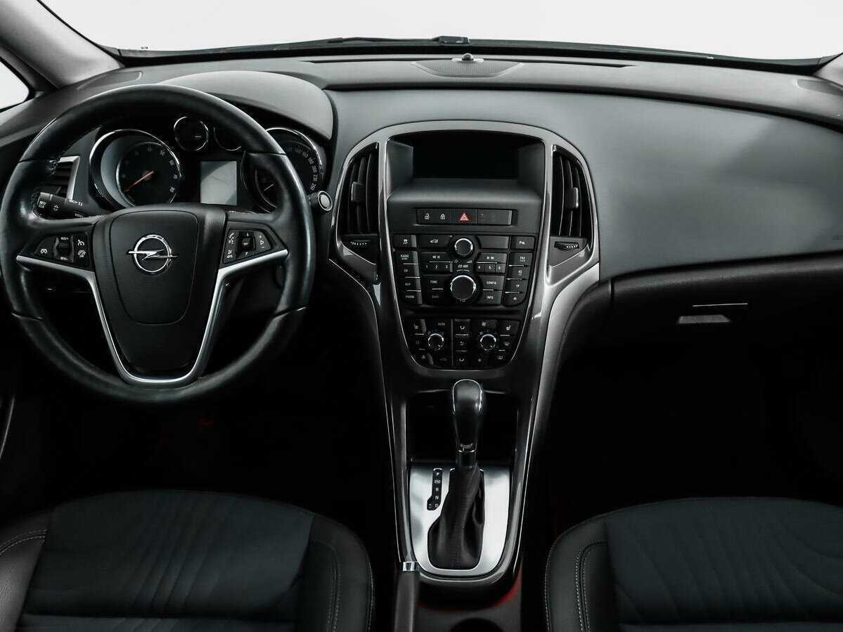 Opel Astra с пробегом — 2013 год. Фото: #11