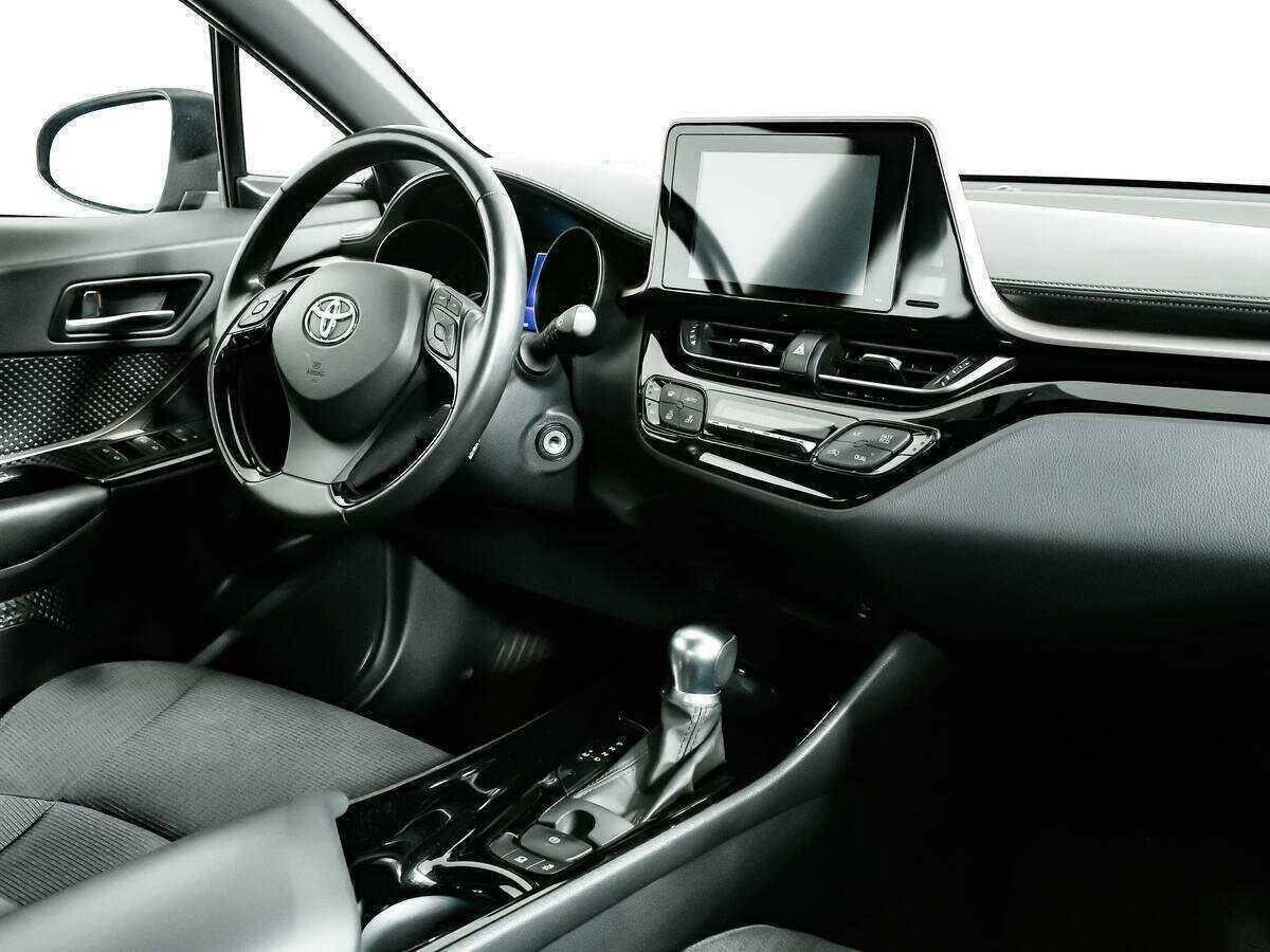 Toyota C-HR с пробегом — 2018 год. Фото: #8
