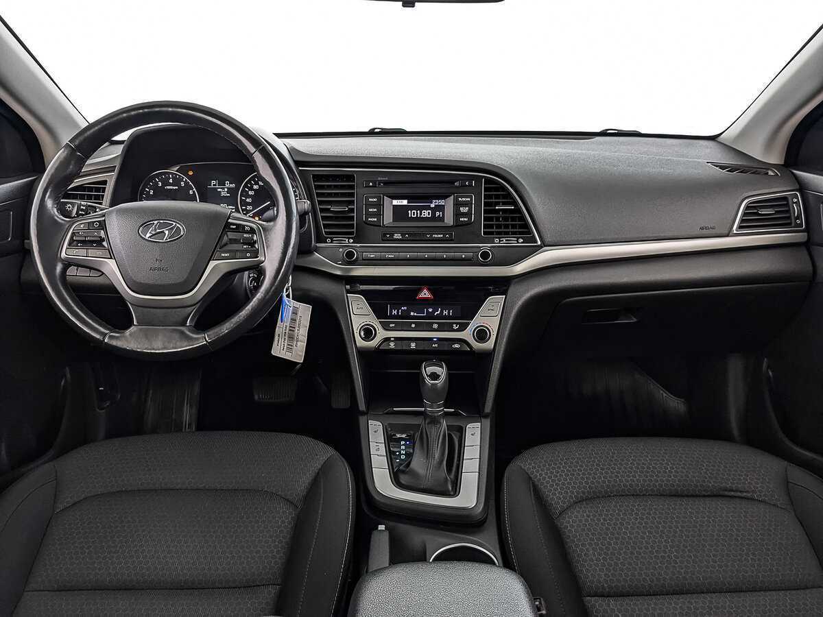 Hyundai Elantra с пробегом — 2018 год. Фото: #13