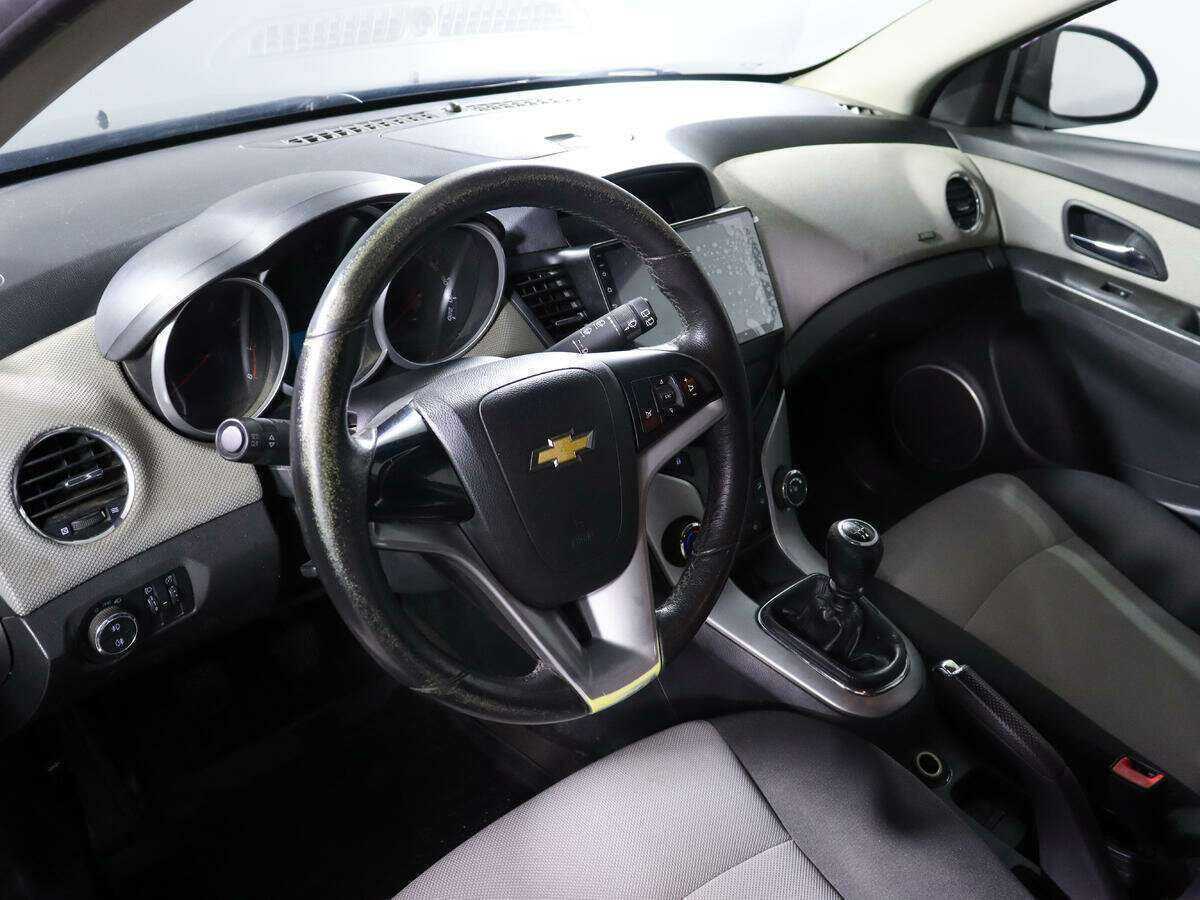 Chevrolet Cruze с пробегом — 2012 год. Фото: #11