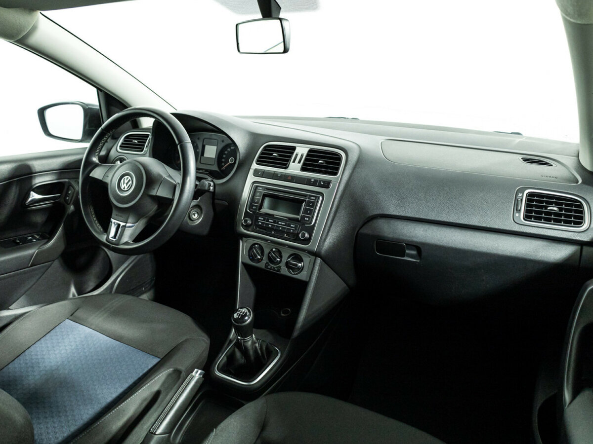 Volkswagen Polo с пробегом — 2013 год. Фото: #8