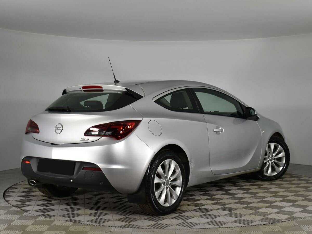 Opel Astra с пробегом — 2013 год. Фото: #1