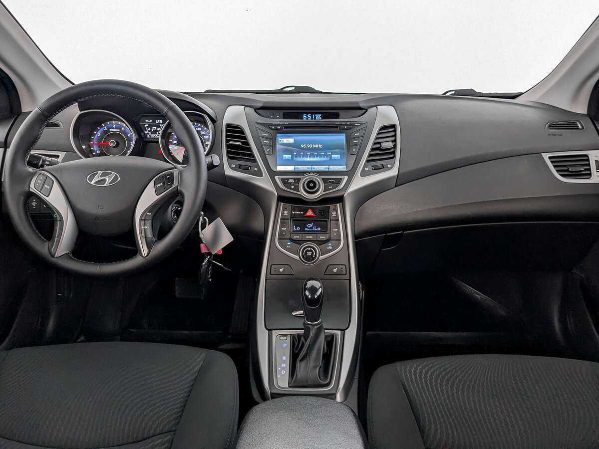 Hyundai Elantra с пробегом — 2014 год. Фото: #11