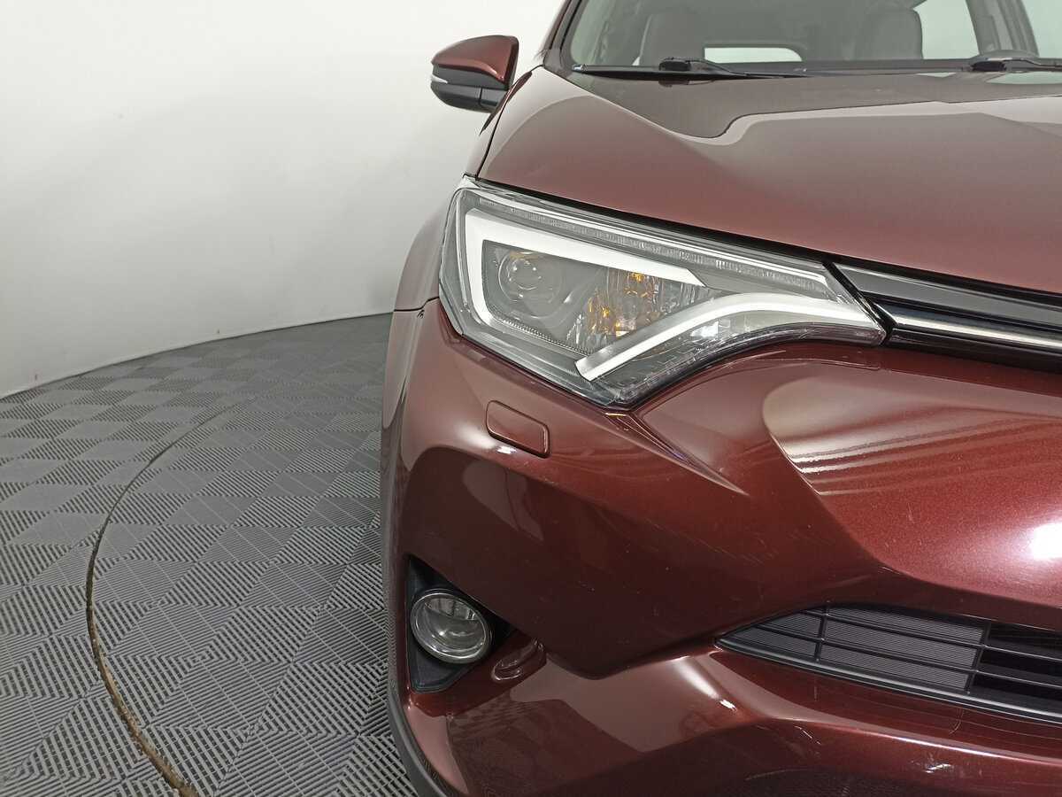 Toyota RAV4 с пробегом — 2018 год. Фото: #16
