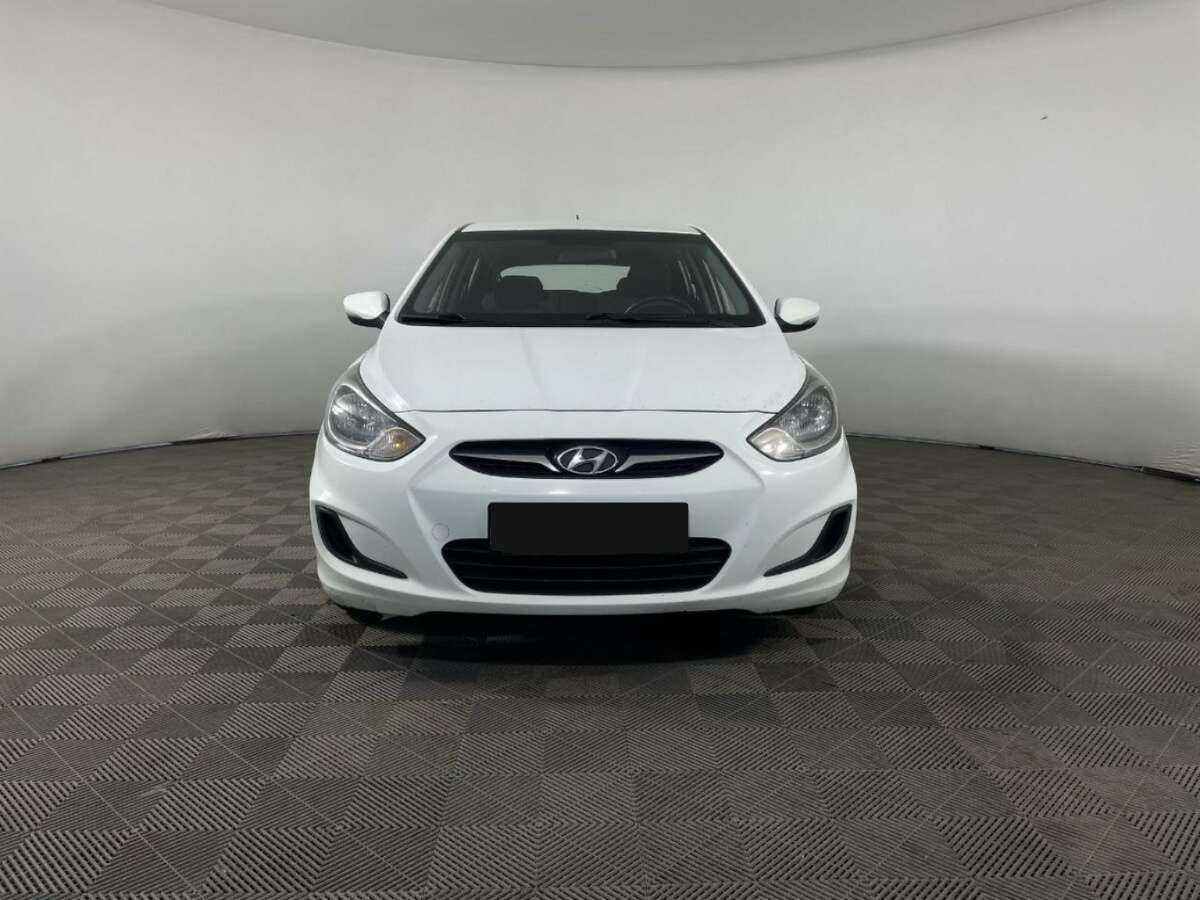 Hyundai Solaris с пробегом — 2012 год. Фото: #1