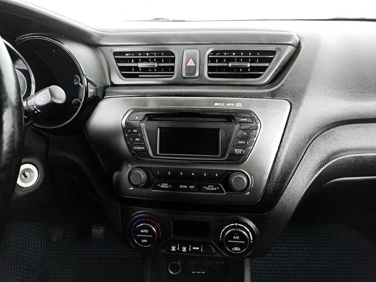 Kia Rio с пробегом — 2013 год. Фото: #10