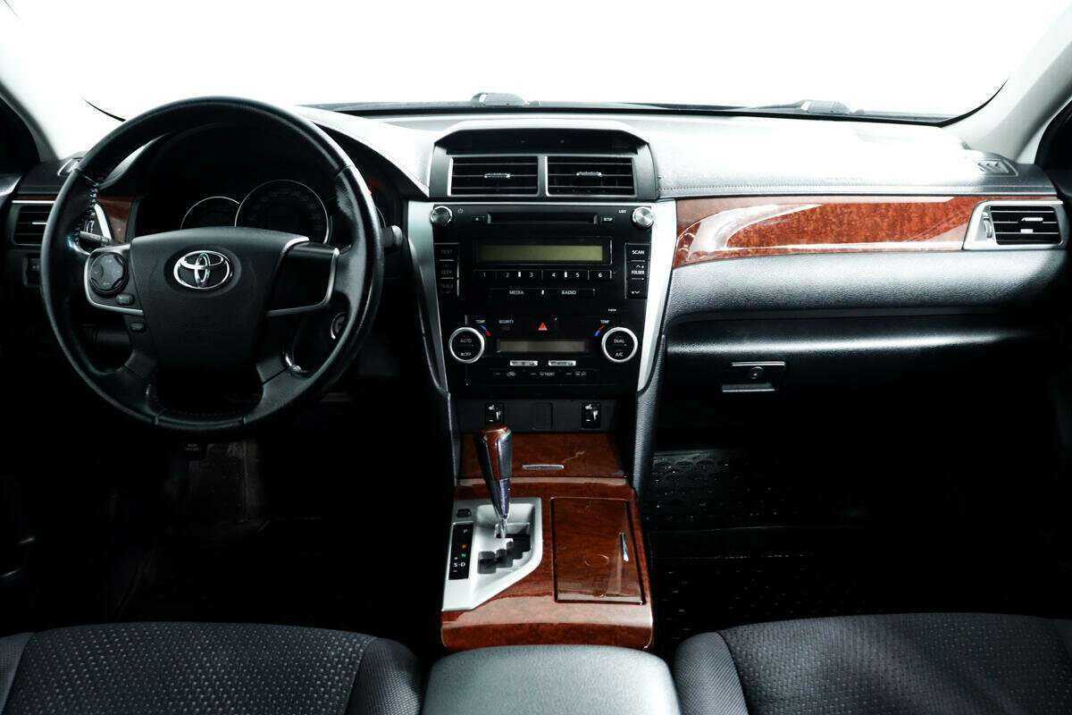 Toyota Camry с пробегом — 2012 год. Фото: #10