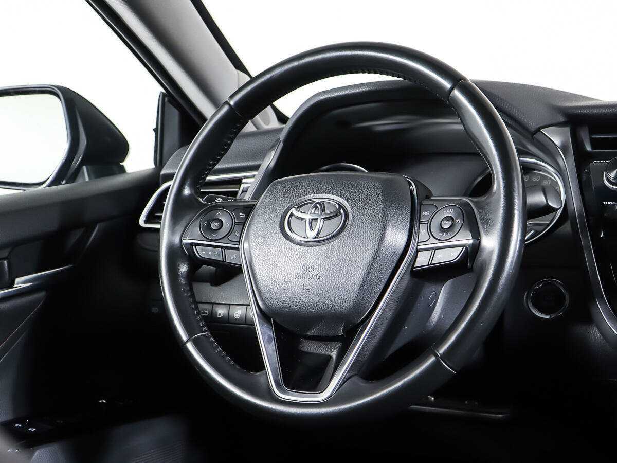 Toyota Camry с пробегом — 2018 год. Фото: #16