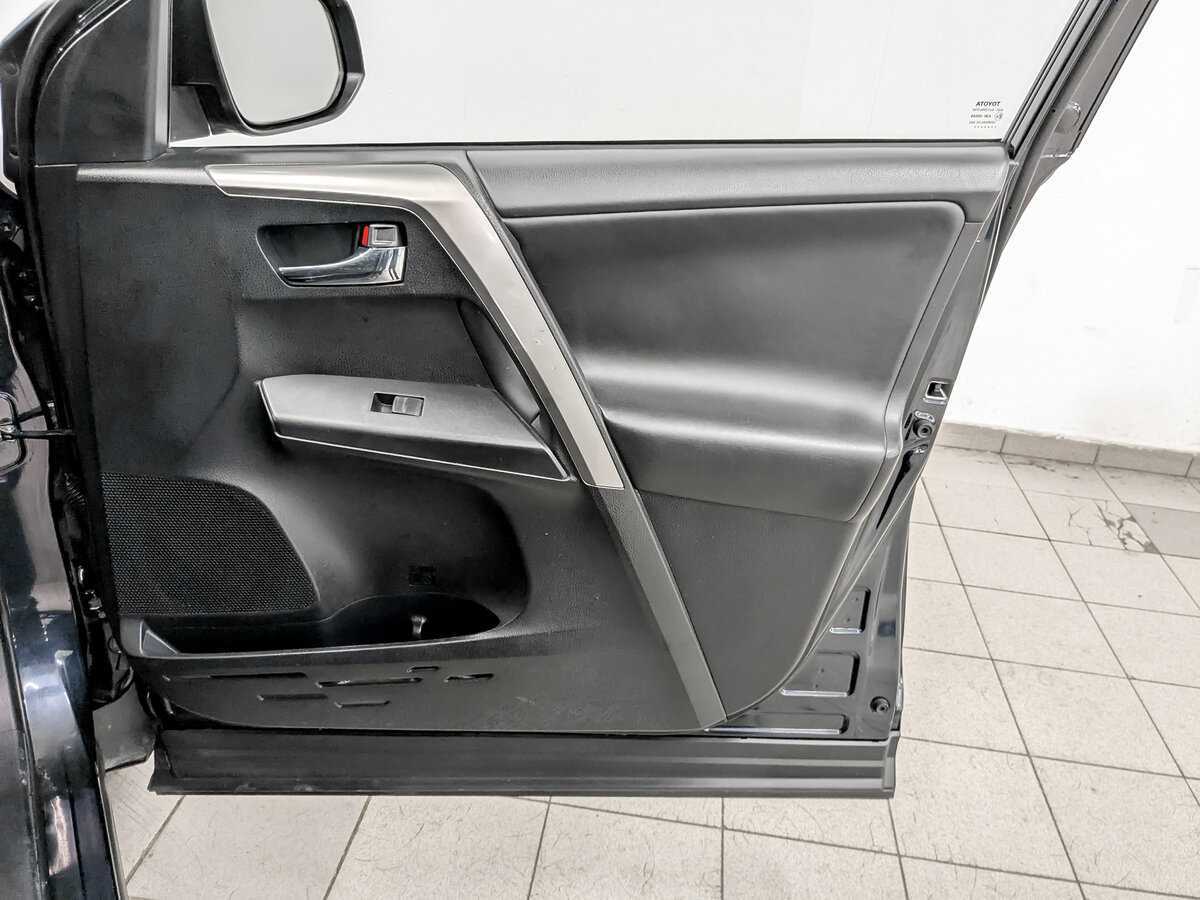 Toyota RAV4 с пробегом — 2017 год. Фото: #22