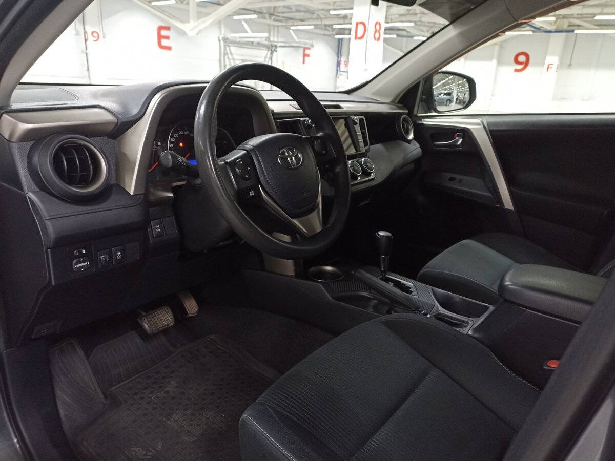 Toyota RAV4 с пробегом — 2013 год. Фото: #15