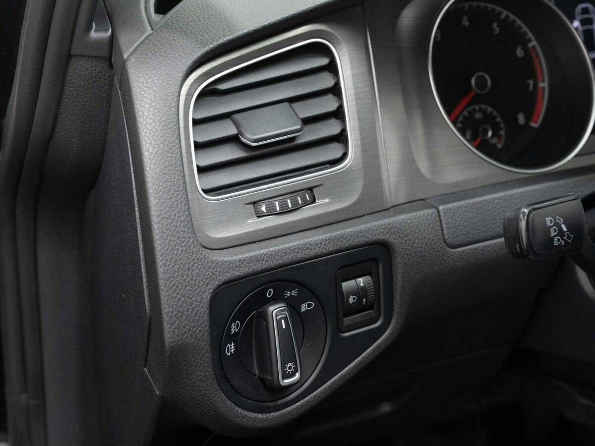 Volkswagen Golf с пробегом — 2013 год. Фото: #18