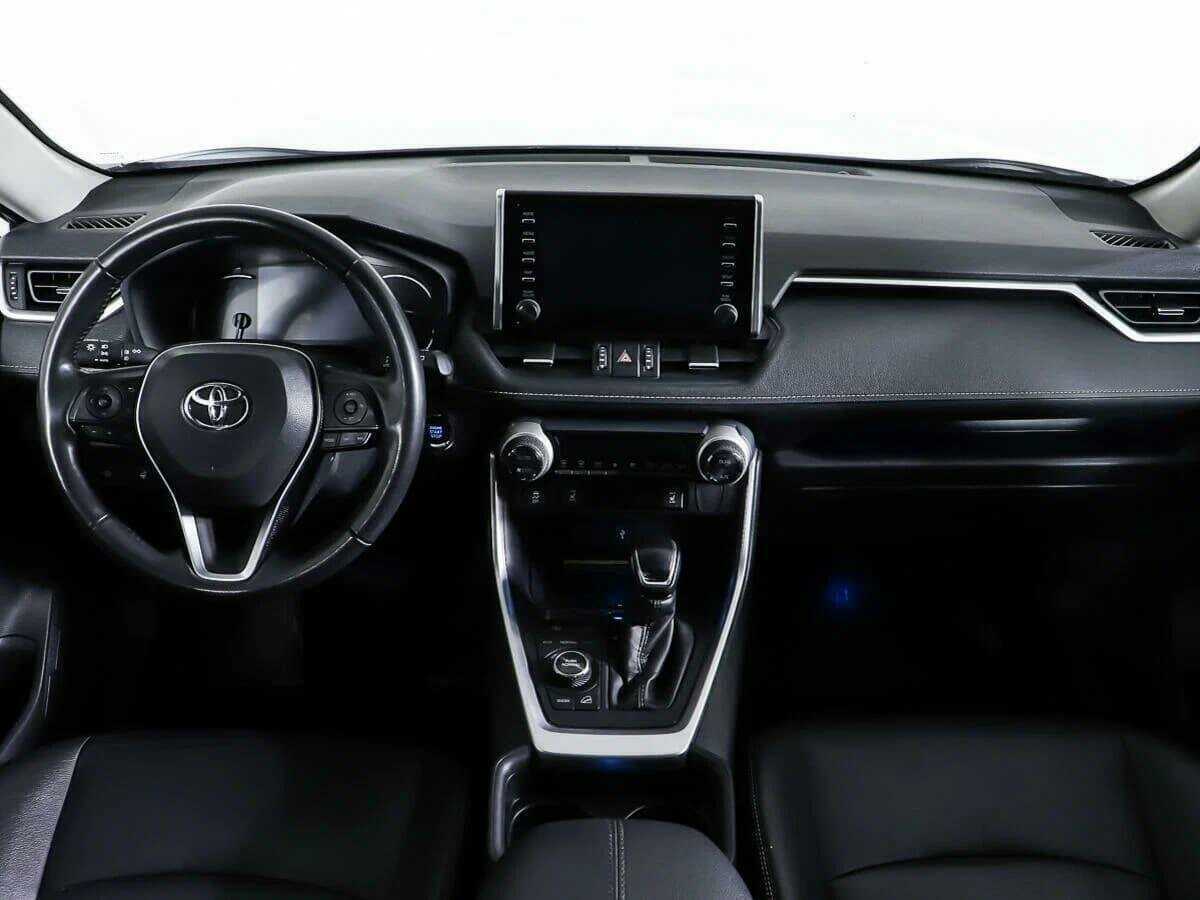 Toyota RAV4 с пробегом — 2021 год. Фото: #11