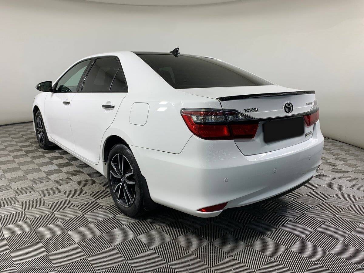 Toyota Camry с пробегом — 2017 год. Фото: #6