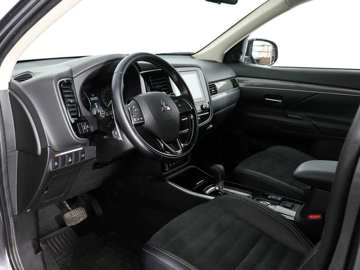 Mitsubishi Outlander с пробегом — 2022 год. Фото: #9