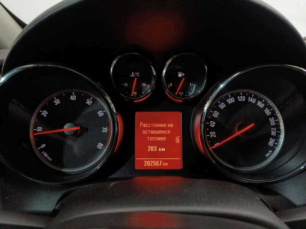 Opel Astra с пробегом — 2013 год. Фото: #12