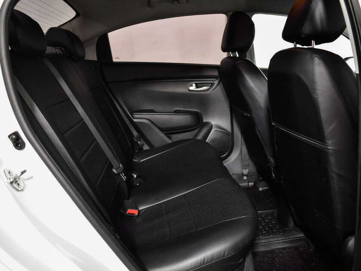 Kia Rio с пробегом — 2017 год. Фото: #9