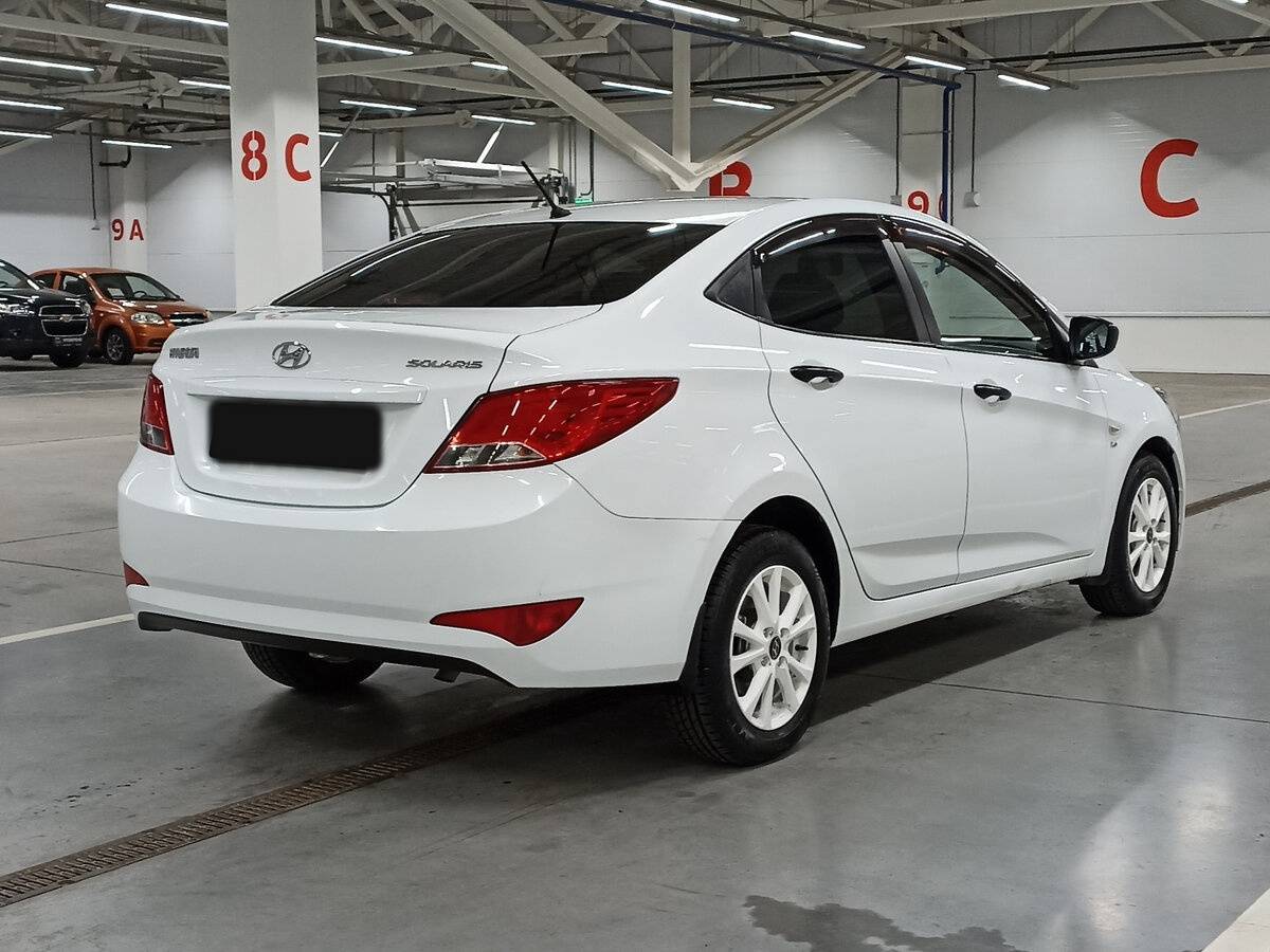 Hyundai Solaris с пробегом — 2015 год. Фото: #4