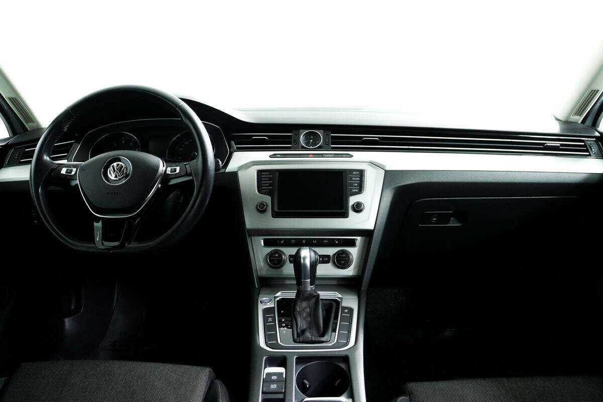 Volkswagen Passat с пробегом — 2016 год. Фото: #10