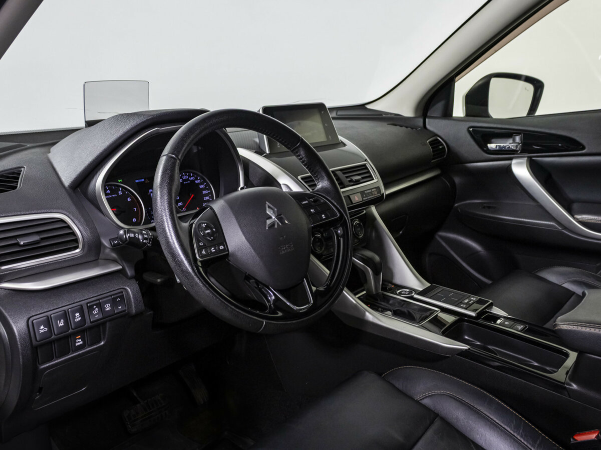 Mitsubishi Eclipse Cross с пробегом — 2018 год. Фото: #8