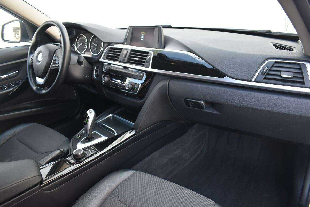 BMW 3 серии с пробегом — 2018 год. Фото: #5