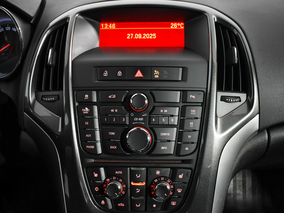 Opel Astra с пробегом — 2013 год. Фото: #14