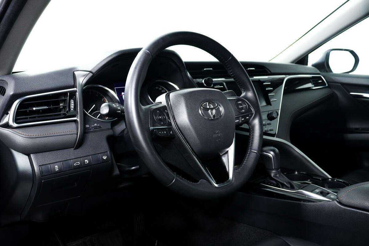 Toyota Camry с пробегом — 2018 год. Фото: #12