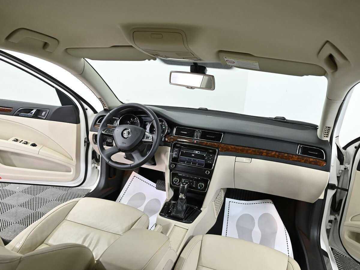 Skoda Superb с пробегом — 2013 год. Фото: #4