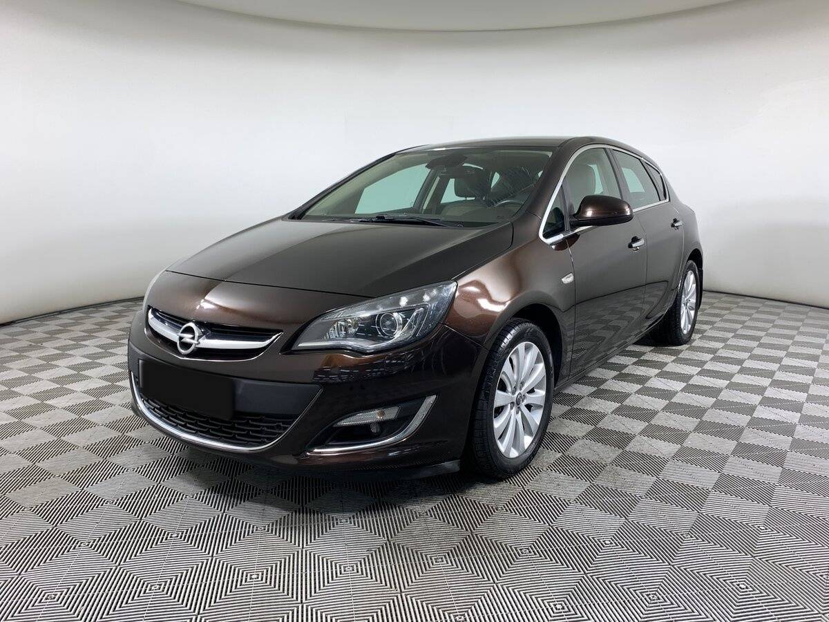 Opel Astra с пробегом — 2013 год. Фото: #0