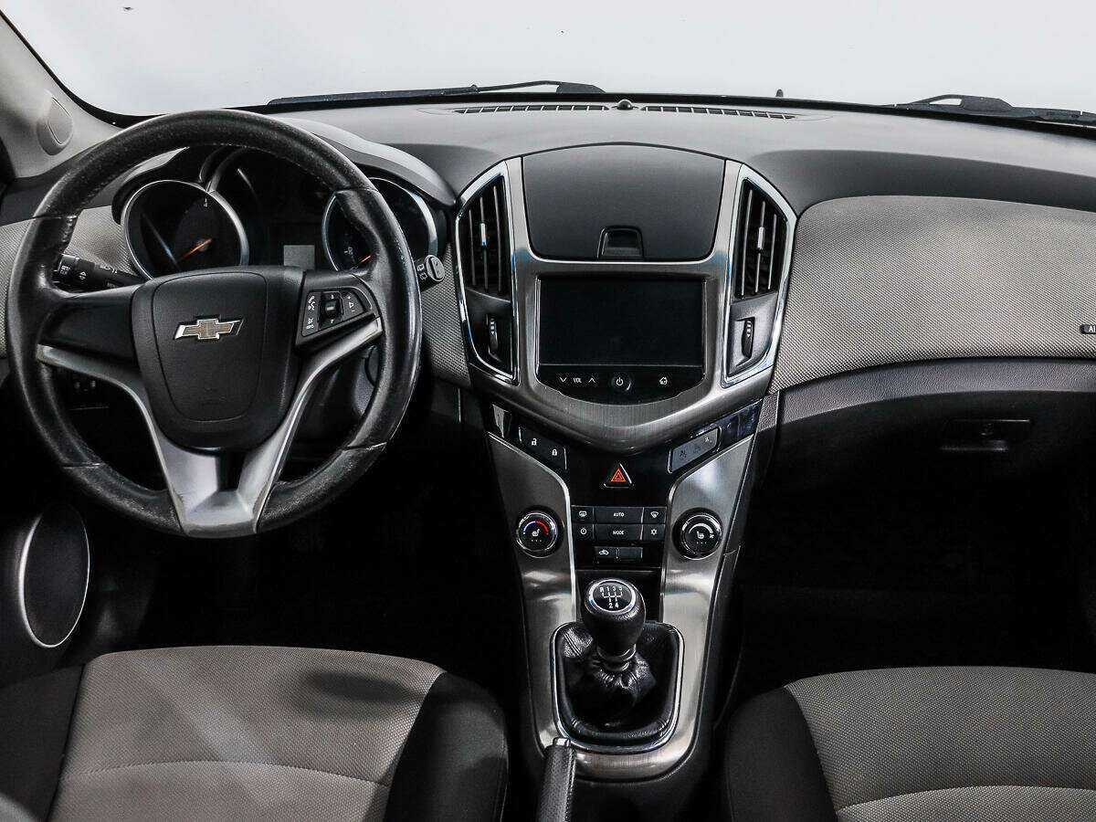 Chevrolet Cruze с пробегом — 2014 год. Фото: #11