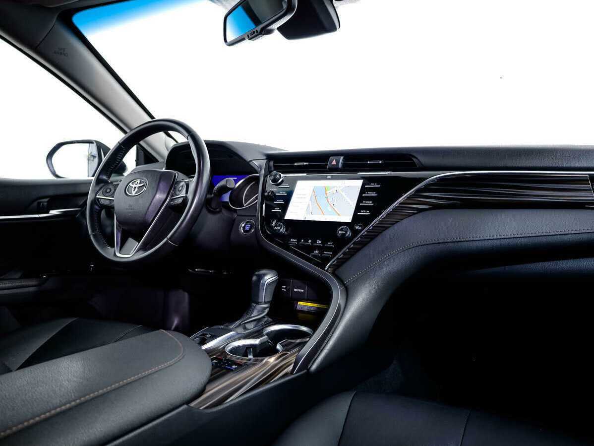 Toyota Camry с пробегом — 2020 год. Фото: #7